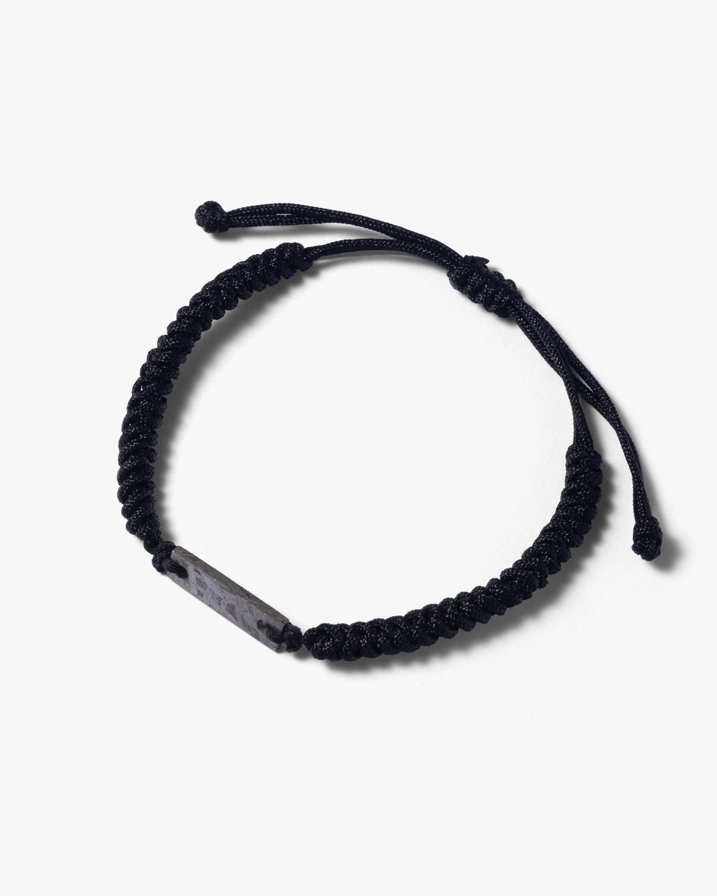 Minimalist Bar Macrame Bracelet In Iron Meteorite